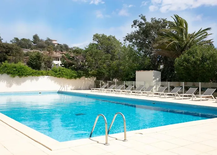 Prázdninový areál Domaine Santa Giulia Palace Porto-Vecchio (Corsica)