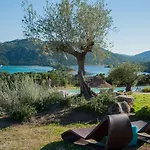 База отдыха Domaine Santa Giulia Palace Порто-Веккьо