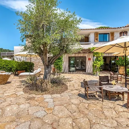 منتزه العطل Domaine Santa Giulia Palace 4*