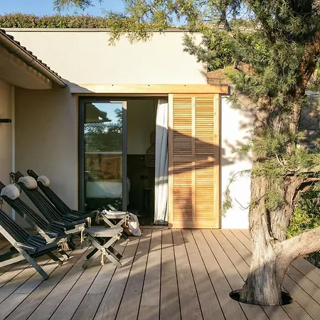 منتزه العطل Domaine Santa Giulia Palace 4*